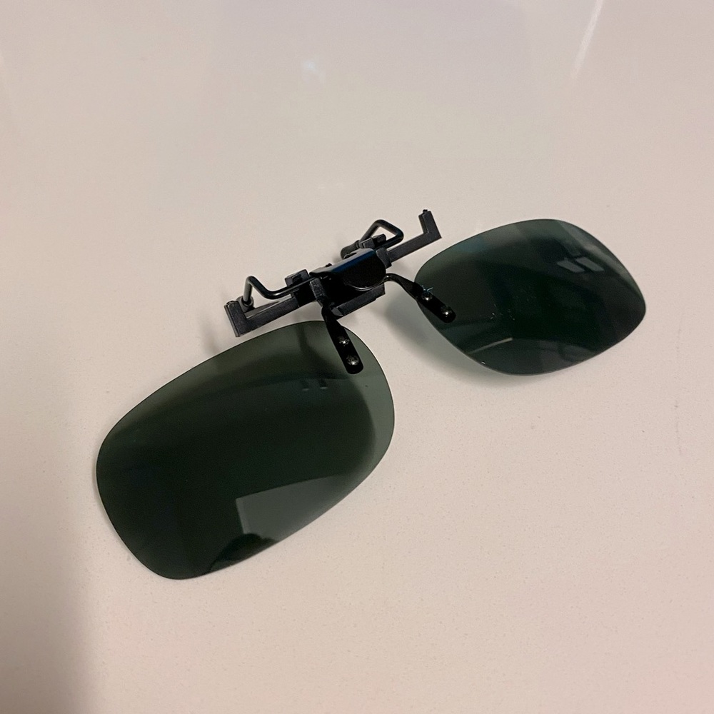 Flip-up tinted lenses for glasses